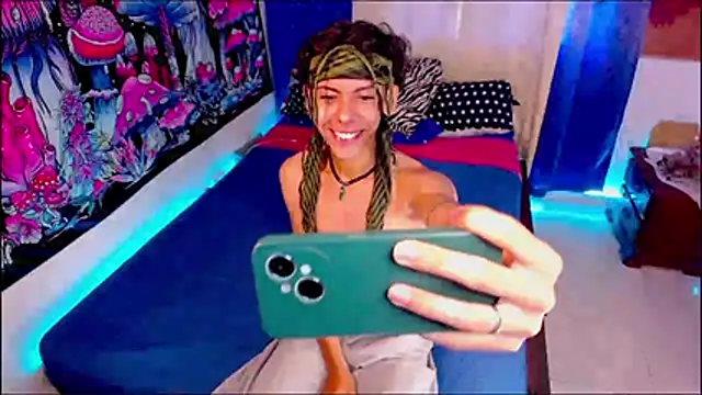 Snapshot of Thedoll_ethan7 chatting on 18, 4, 2026 Thedoll ethan7 online show from 18, 4, 2026