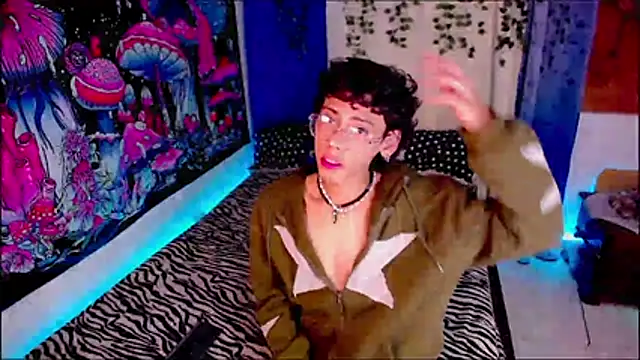 Snapshot of Thedoll_ethan7 chatting on 7, 5, 2026 Thedoll ethan7 online show from 7, 5, 2026
