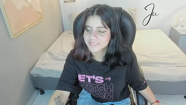 Snapshot of Julieth_brown_ chatting on 30, 10, 2025 Julieth brown online show from 30, 10, 2025