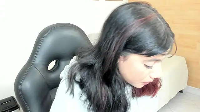 Julieth brown  online show from 21, 12, 2025