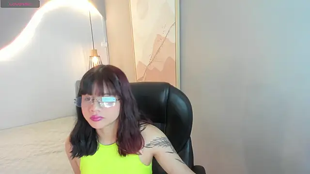 Julieth brown  online show from 16, 12, 2025