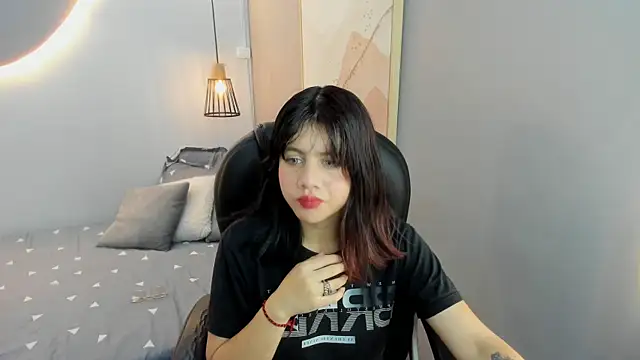 Snapshot of Julieth_brown_ chatting on 18, 10, 2025 Julieth brown online show from 18, 10, 2025