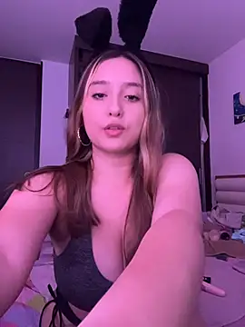 MoraInFire online show from 4, 4, 2026