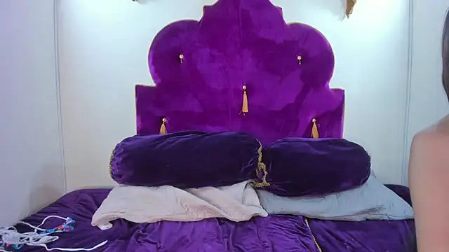 Laurentyler   online show from 21, 4, 2026