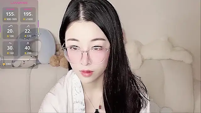 Snapshot of LuLu-Moon chatting on 8, 11, 2025 LuLu-Moon online show from 8, 11, 2025