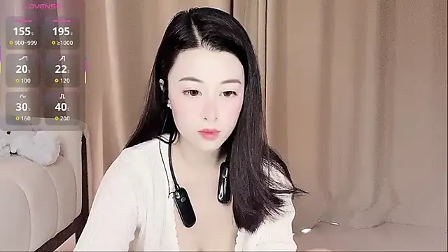 Snapshot of LuLu-Moon chatting on 18, 10, 2025 LuLu-Moon online show from 18, 10, 2025