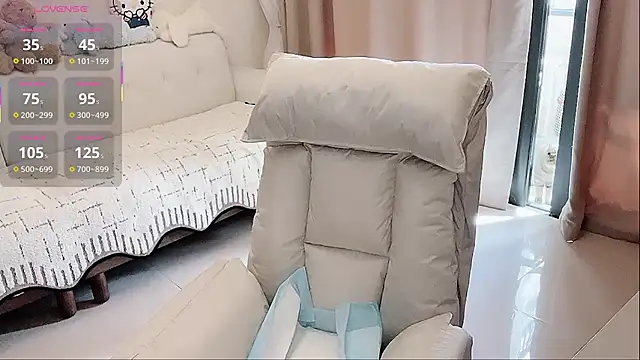 Snapshot of LuLu-Moon chatting on 25, 11, 2025 LuLu-Moon online show from 25, 11, 2025