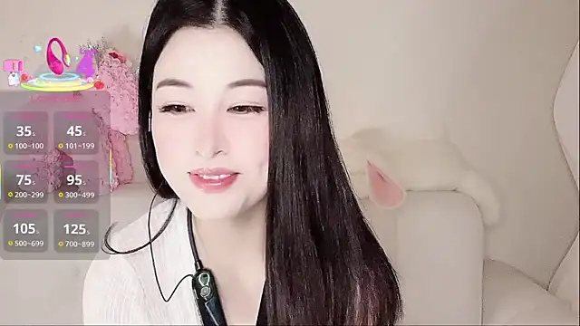 Snapshot of LuLu-Moon chatting on 12, 10, 2025 LuLu-Moon online show from 12, 10, 2025