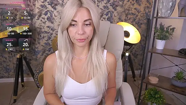 Snapshot of BellaRayyy chatting on 10, 6, 2026 BellaRayyy online show from 10, 6, 2026