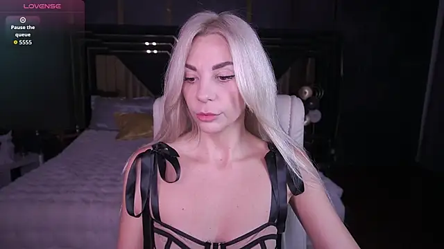 Snapshot of BellaRayyy chatting on 17, 12, 2025 BellaRayyy online show from 17, 12, 2025