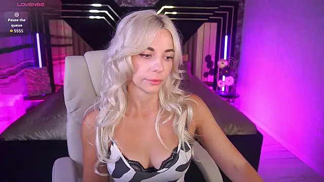 Snapshot of BellaRayyy chatting on 15, 7, 2026 BellaRayyy online show from 15, 7, 2026