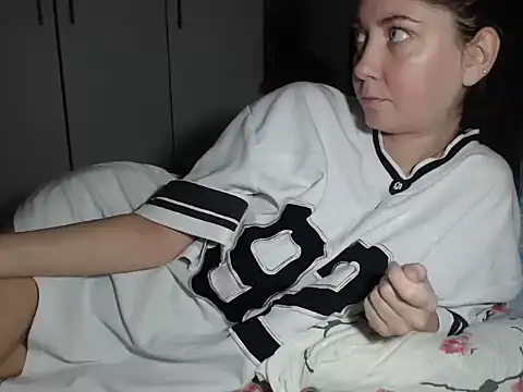 petite danielle online show from 2, 12, 2025