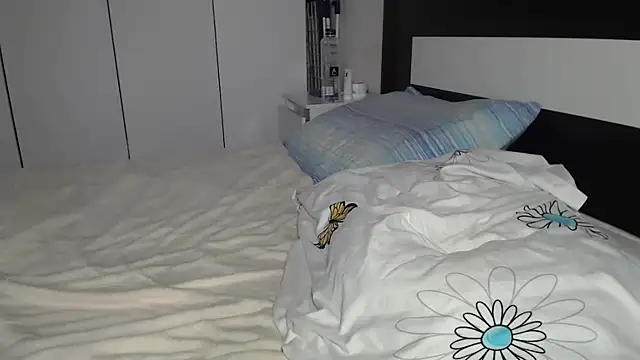 petite danielle online show from 16, 2, 2026