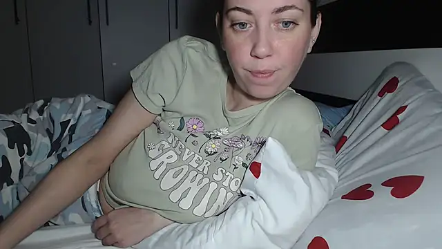 petite danielle online show from 22, 5, 2026