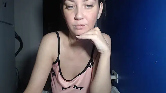 petite danielle online show from 13, 7, 2026