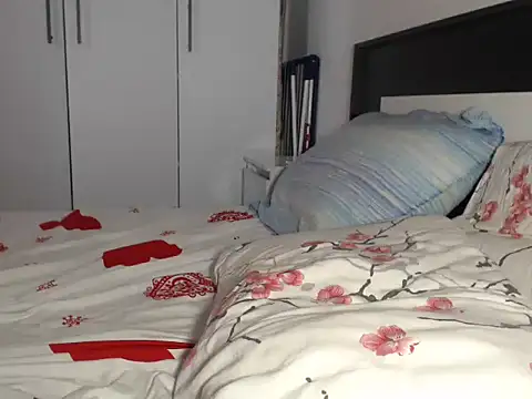 petite danielle online show from 28, 6, 2026