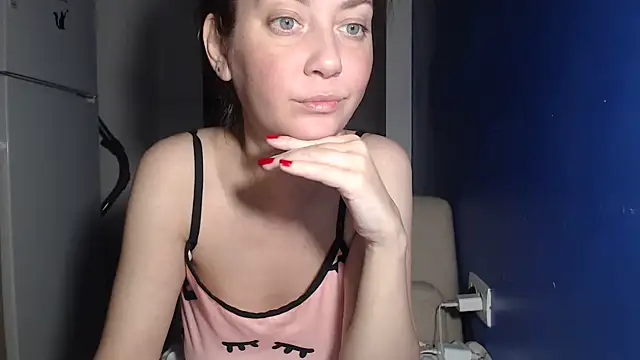 petite danielle online show from 16, 7, 2026