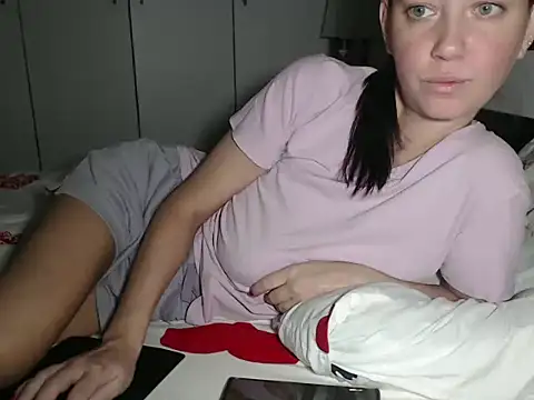 petite danielle online show from 10, 9, 2025