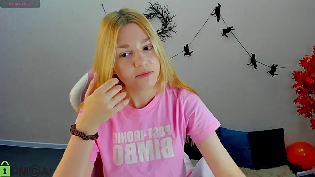 Sylvia Ortiz online show from 4, 11, 2025