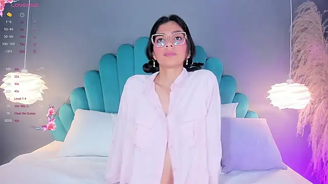 AlassiaHocthner online show from 21, 10, 2025