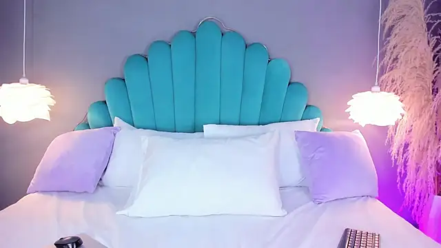 AlassiaHocthner online show from 17, 10, 2025