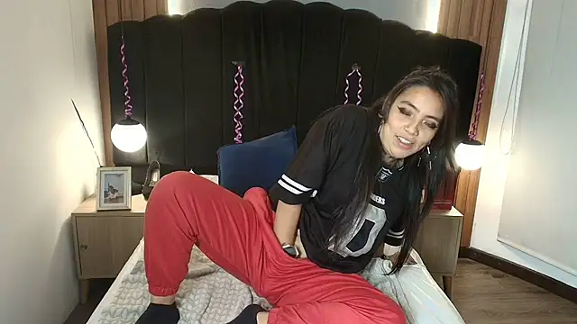 LiaMonroee  online show from 5, 4, 2026