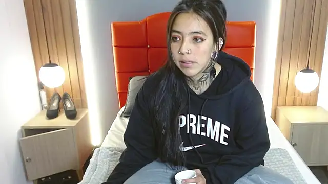 LiaMonroee  online show from 17, 2, 2026