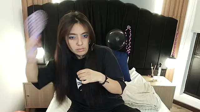 LiaMonroee  online show from 25, 3, 2026