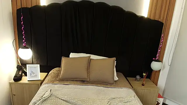 LiaMonroee  online show from 21, 4, 2026