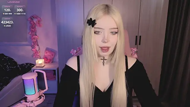 Snapshot of RileyVice chatting on 3, 6, 2026 RileyVice online show from 3, 6, 2026