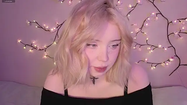 Snapshot of RileyVice chatting on 1, 5, 2026 RileyVice online show from 1, 5, 2026