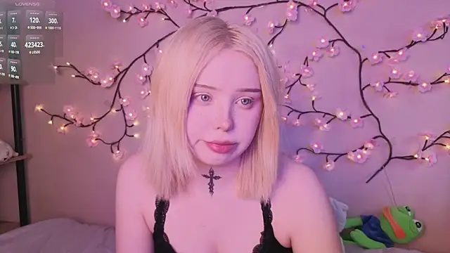 Snapshot of RileyVice chatting on 24, 5, 2026 RileyVice online show from 24, 5, 2026