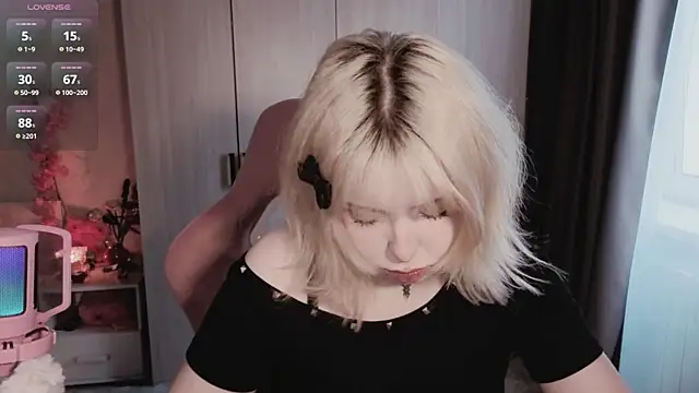 Snapshot of RileyVice chatting on 9, 7, 2026 RileyVice online show from 9, 7, 2026