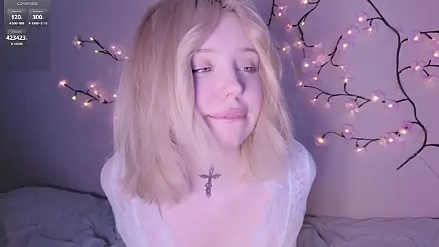 Snapshot of RileyVice chatting on 11, 5, 2026 RileyVice online show from 11, 5, 2026