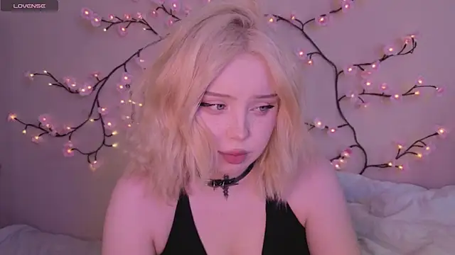 Snapshot of RileyVice chatting on 23, 5, 2026 RileyVice online show from 23, 5, 2026