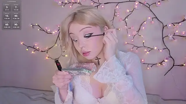 Snapshot of RileyVice chatting on 29, 4, 2026 RileyVice online show from 29, 4, 2026