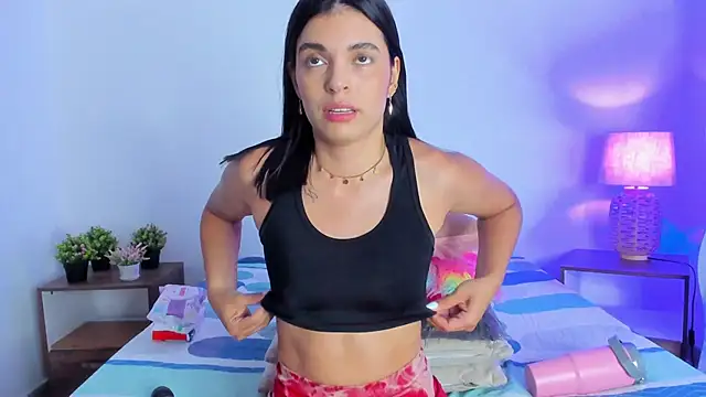 hailey hadid online show from 16, 10, 2025