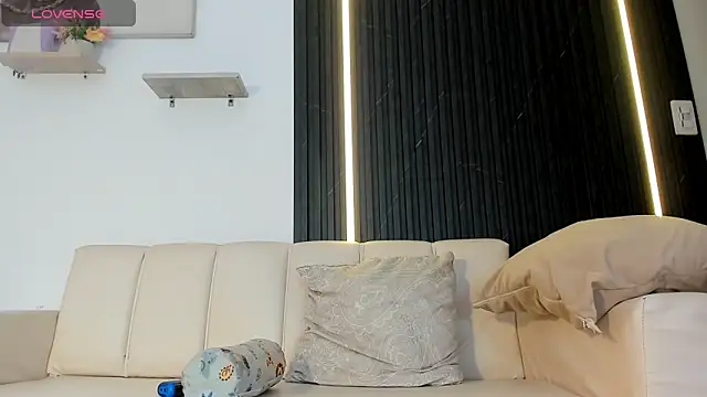 Gabrielaa Miller  online show from 30, 10, 2025