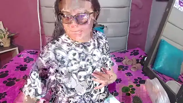 Snapshot of Cailing_Zu chatting on 8, 10, 2025 Cailing Zu online show from 8, 10, 2025