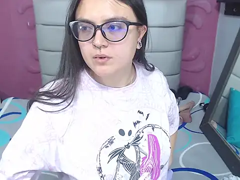 Snapshot of Cailing_Zu chatting on 5, 11, 2025 Cailing Zu online show from 5, 11, 2025