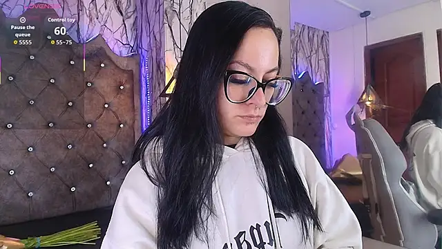 Snapshot of Zami_Escobar_of chatting on 28, 11, 2025 Zami Escobar of online show from 28, 11, 2025