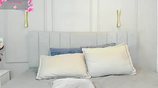 Snapshot of victoria_bourne chatting on 4, 11, 2025 victoria bourne online show from 4, 11, 2025