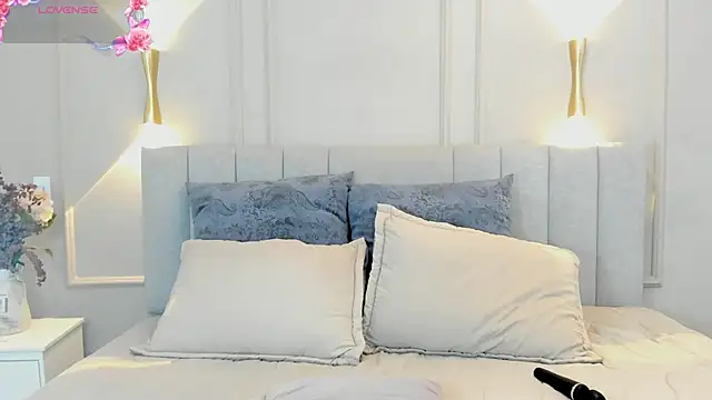 Snapshot of victoria_bourne chatting on 5, 11, 2025 victoria bourne online show from 5, 11, 2025