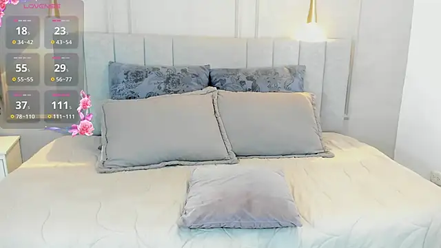 Snapshot of victoria_bourne chatting on 8, 11, 2025 victoria bourne online show from 8, 11, 2025