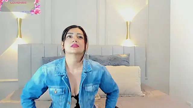 Snapshot of victoria_bourne chatting on 7, 11, 2025 victoria bourne online show from 7, 11, 2025