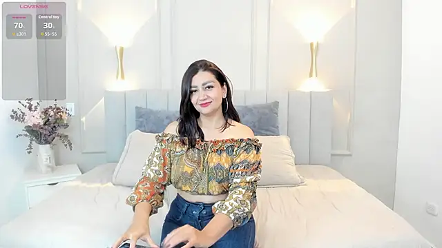 Snapshot of victoria_bourne chatting on 1, 12, 2025 victoria bourne online show from 1, 12, 2025