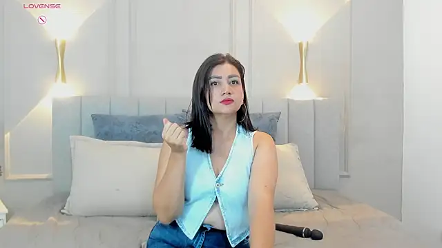 Snapshot of victoria_bourne chatting on 17, 11, 2025 victoria bourne online show from 17, 11, 2025