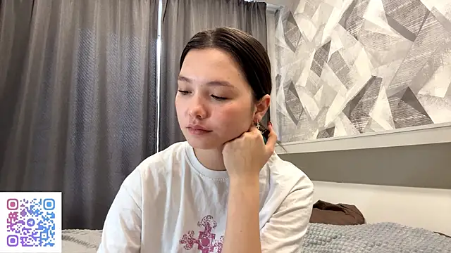 KiraVelvet online show from 6, 11, 2025