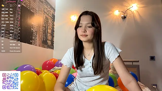 KiraVelvet online show from 12, 9, 2025