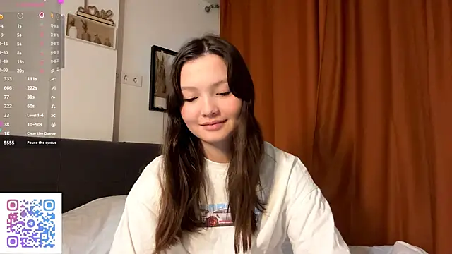 KiraVelvet online show from 3, 10, 2025